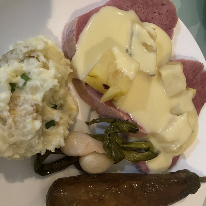 コーンビーフ、野菜添え